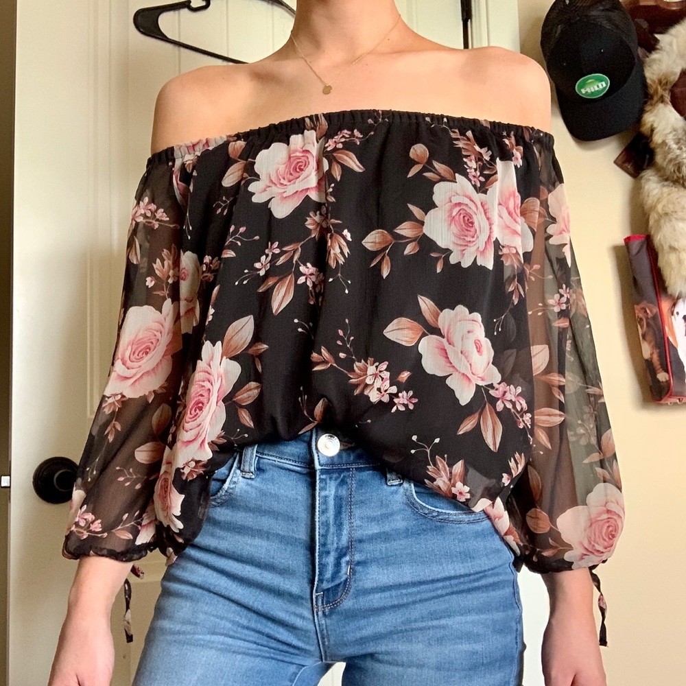 American Eagle off the shoulder top